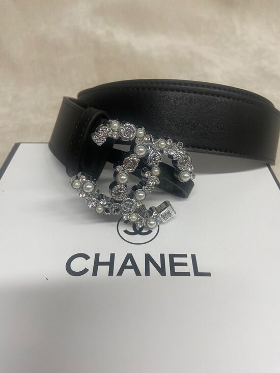 Chanel Pearl & Crystal CC Buckle Leather Belt ✨